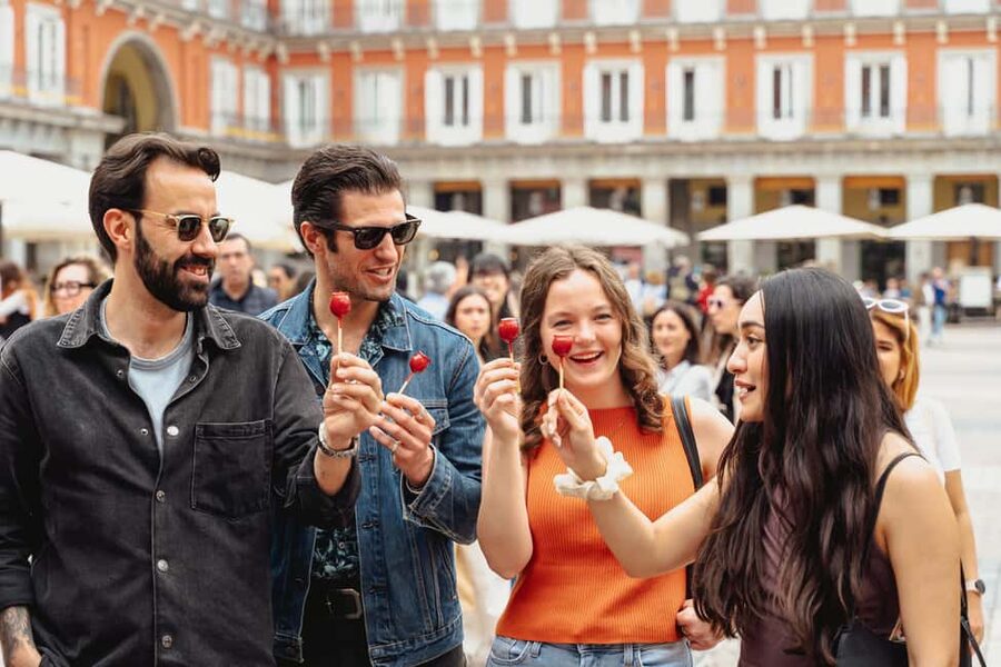 Madrid: Tapas Food Tour with Drinks and Food - Why La Latina makes this tapas tour feel like Madrid
