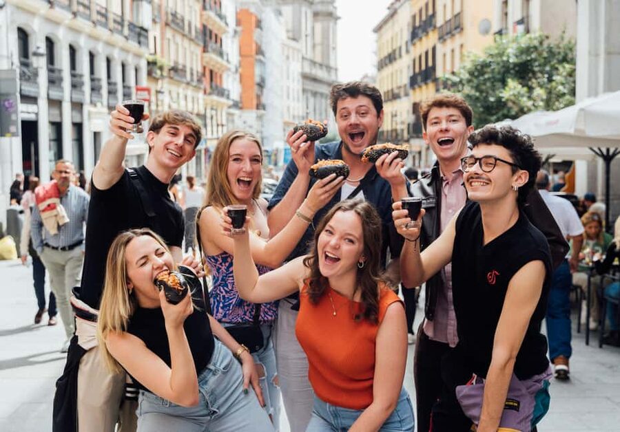 Madrid: Tapas Food Tour with Drinks and Food - Plaza de los Carros: meeting fast, eating soon
