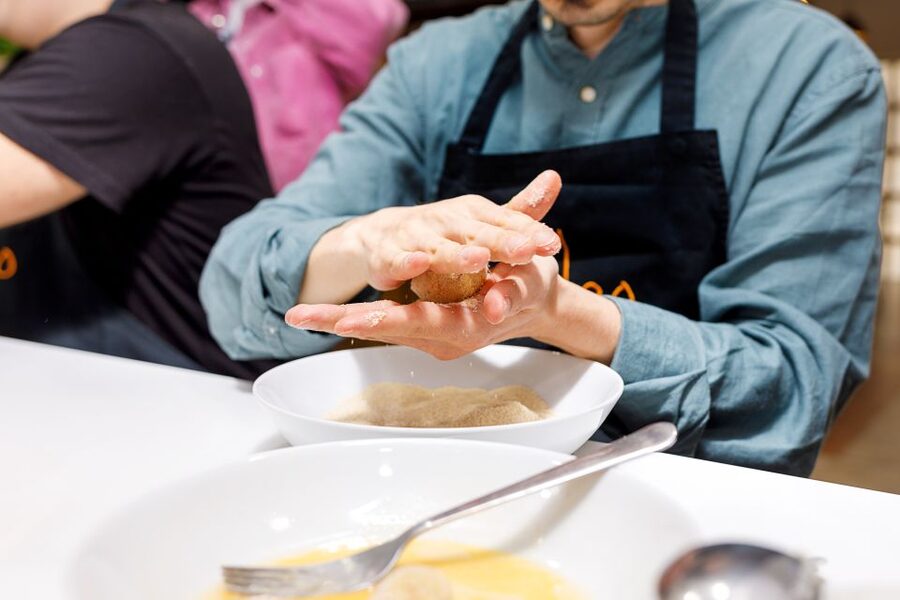 Madrid: Tapas & Paella Cooking Class with Expert Chef - What happens during the 3.5 hours: a clear flow from prep to tasting