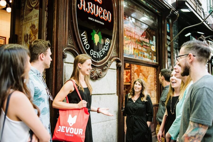 Madrid: Tapas, Taverns & History Tour - Puerta del Sol: the quick pass that still adds meaning