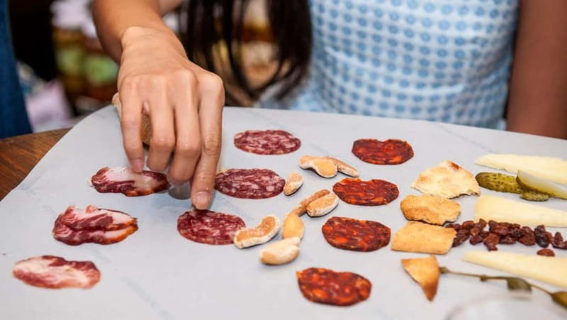 Madrid: Tapas Tour & Authentic Flamenco Experience - Las Carboneras flamenco show: the hour that’s the main event