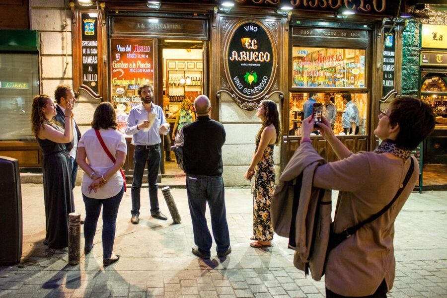 Madrid: Tapas & Wine Tasting Tour with Local Guide - How the guide makes the wine and tapas choices feel personal