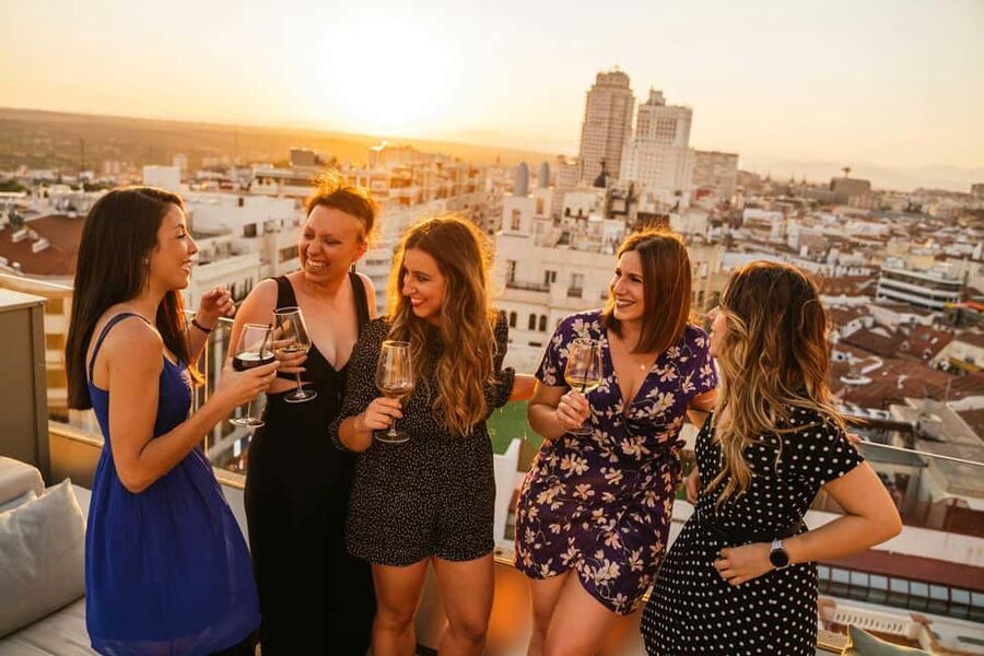 Madrid: Tapas & Wine Tour with Visit to a Rooftop - Plaza Mayor: classic Madrid square, classic flavors