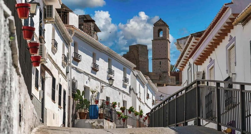 Málaga: Caminito del Rey and Álora Village Tour with Tapas - Álora Village With an Official Guide: More Than a Pretty Stop