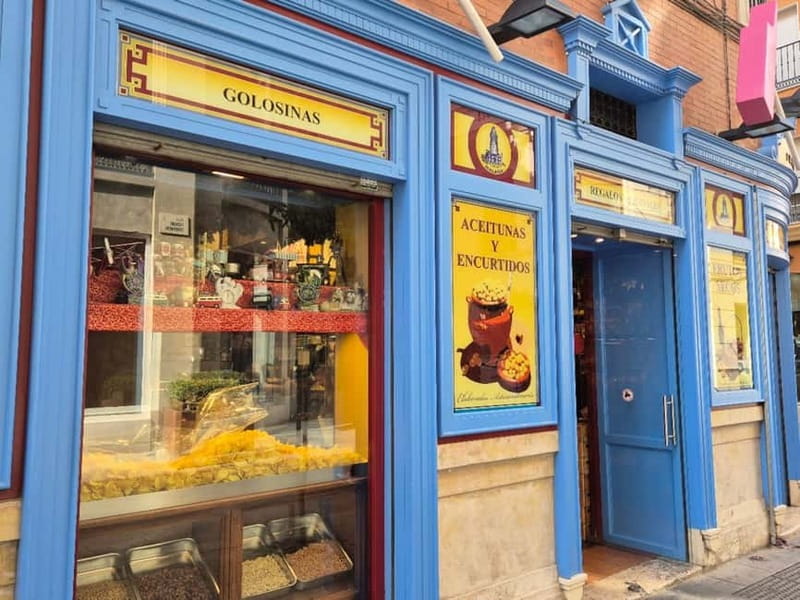 Málaga: Highlights Walking Tour with Drinks and Tapas - Key things to love about this Málaga highlights tour