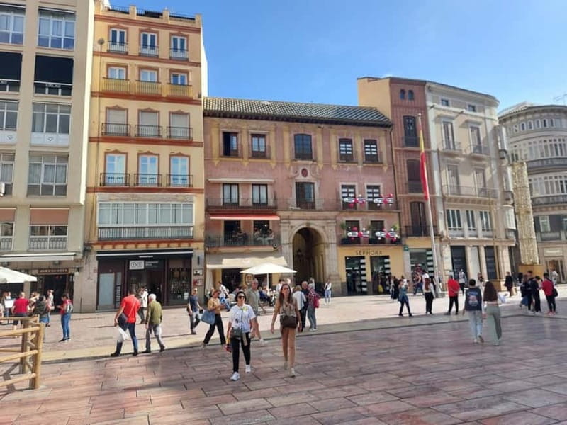 Málaga: Highlights Walking Tour with Drinks and Tapas - Roman Theater zone, Alcazaba, and Gibralfaro views