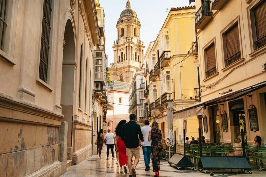 Malaga's tradition and tapas tour with Official Guide - Finding the group: Antigua Casa de Guardia and a fast start in old Malaga