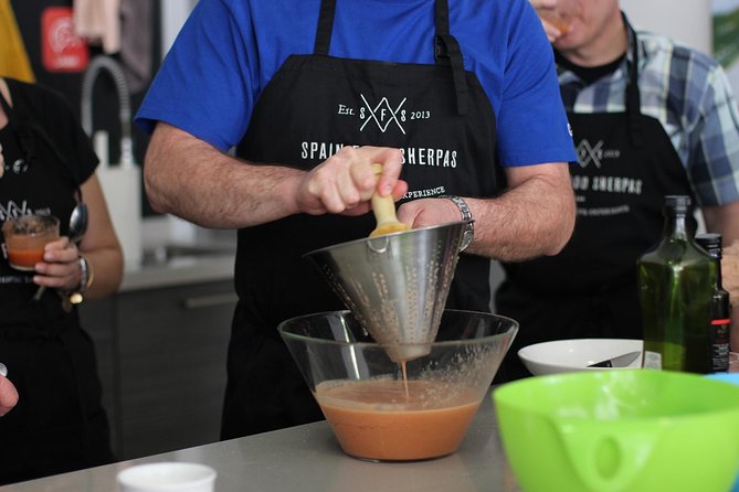 Malaga Tapas Cooking Class - Olive oil tasting and Aloreña olives: why this class starts with flavor