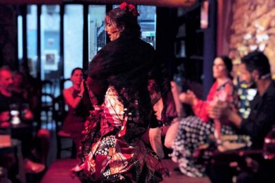 Malaga: The Ultimate Flamenco & Tapas Tour - Wine, beer, and timing: what the drinks inclusion means for you