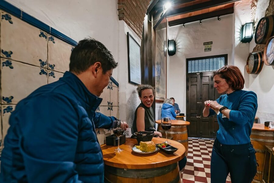 Málaga: Traditional Andalusian Tapas and Wine Tour - Key things that make this tour a winner