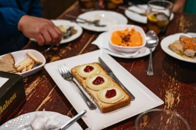 Málaga: Traditional Andalusian Tapas and Wine Tour - Your 2.5-hour route: old winery to long-running bars