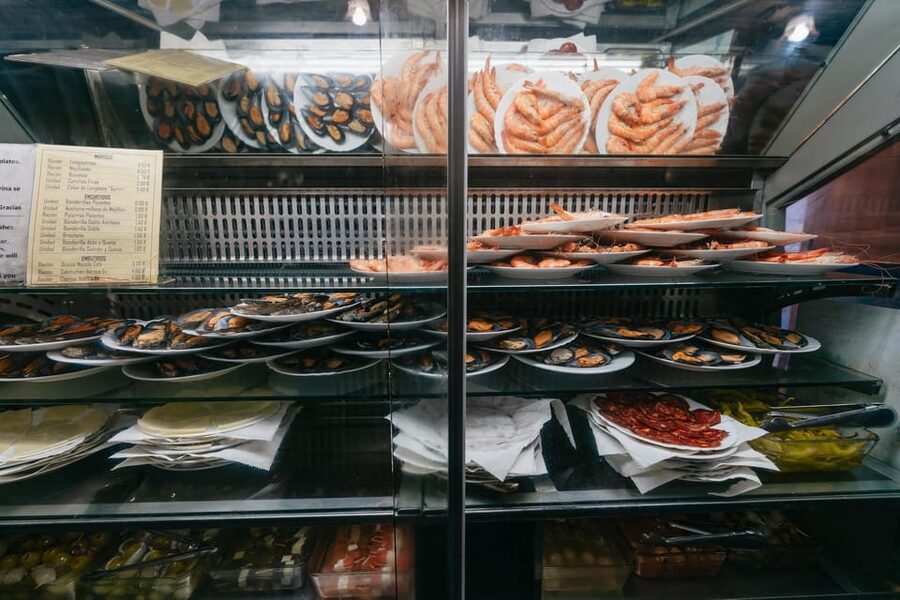Málaga: Traditional Andalusian Tapas and Wine Tour - What you actually eat and drink: 7-8 tapas and 3 glasses