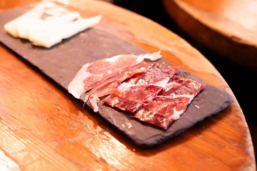 Malaga: Wine and Tapas Tour with Tastings and Drinks - Winery stop: tasting in Malaga’s oldest wine canteen