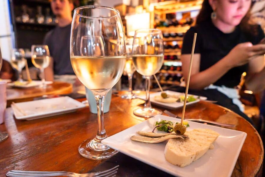 Malaga: Wine and Tapas Tour with Tastings and Drinks - Meeting at Plaza de la Constitución and getting the route vibe fast
