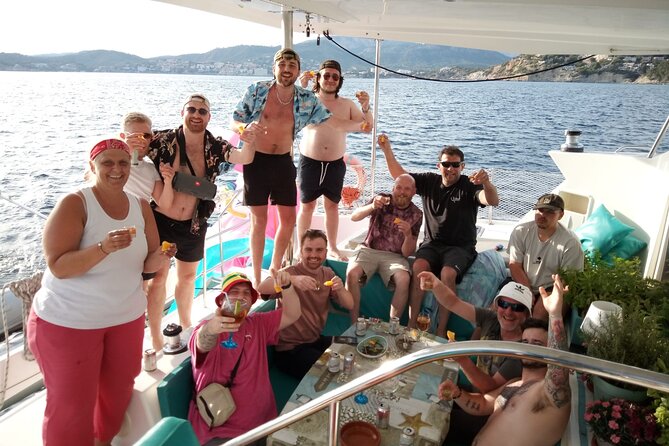 Mallorca Catamaran Small Group Cruise with Tapas 4-hours - Tapas on Board: What’s Included and How It Actually Works
