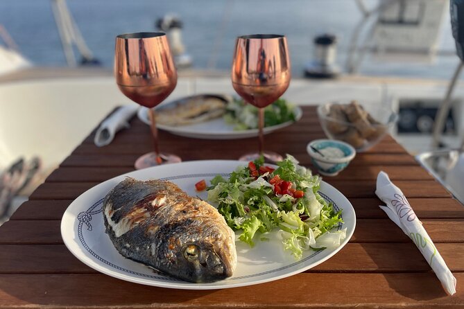 Mallorca sailing tour with tapas and wine - Fresh tapas on board: what you get and why it works at sea