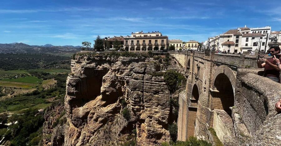 Marbella/Estep. Private VIP-Tour Ronda incl. Tapas & Drinks - Tapas and Drinks: What You Can Expect and What to Budget