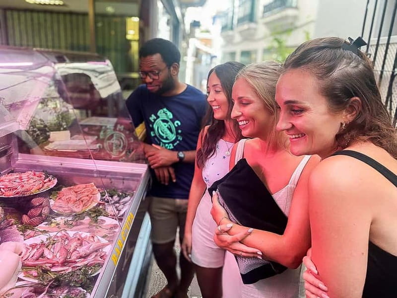 Marbella: Guided Market Tour with Tapas and Wine Pairings - First stop: Plaza de los Naranjos and a short orientation