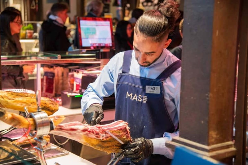 Marbella: Guided Market Tour with Tapas and Wine Pairings - Picking the catch with Paco the fishmonger