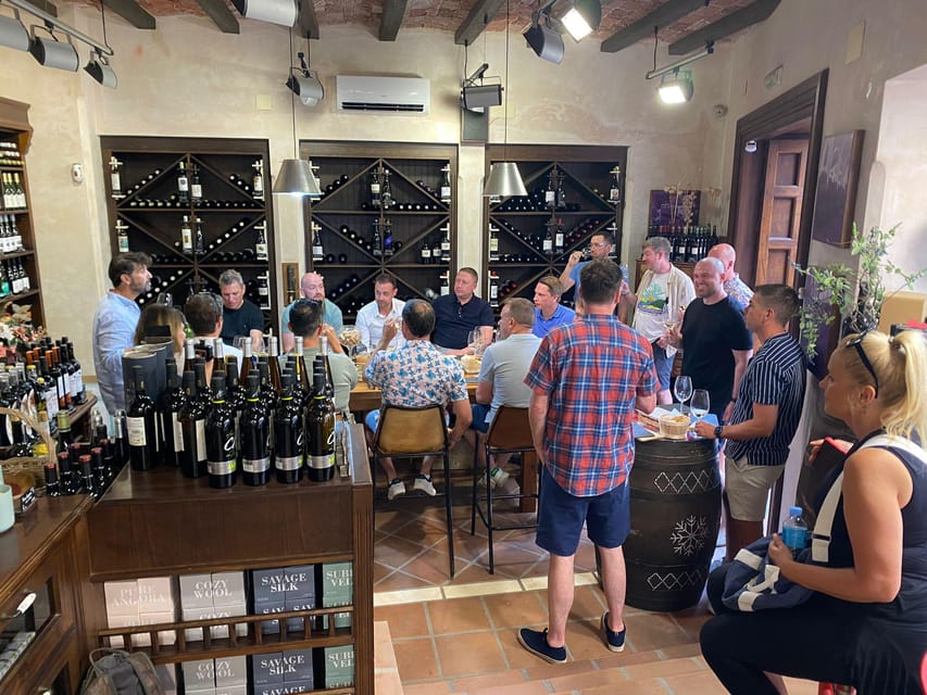 Marbella: Tour of the Old Town with Tapas & Wine - Olive oil tasting in the historic centre: the first big payoff