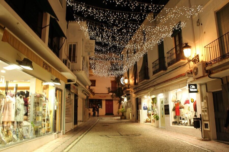 Marbella: Tour of the Old Town with Tapas & Wine - Wine and drink tastings: what’s included (and what to expect)