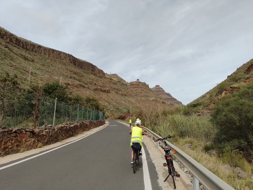 Maspalomas: Southern Coast E-Bike Tour Option Tapas Tasting - Old Lighthouse of Maspalomas: the history stop that actually feels scenic