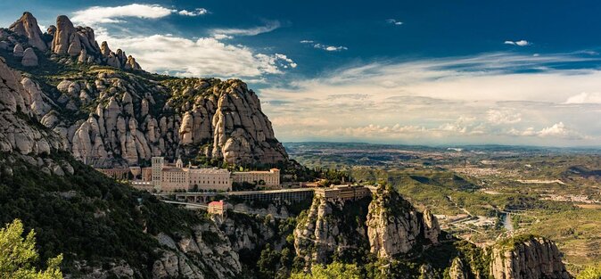 Montserrat Half-Day Tour with Tapas and Gourmet Wines - Getting From Barcelona Nord Bus Station to Montserrat (Without a Car Problem)