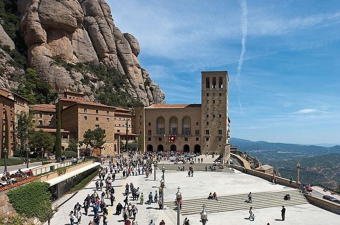 Montserrat Mountain, Wine Tasting & Tapas Lunch - What the guide experience can feel like