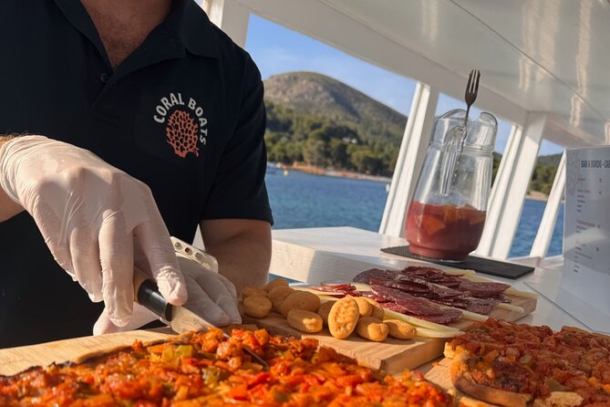 Morning Boat Trip in Alcudia with Swim Stop & Tapas - Alcúdia Bay cruise: what you see in the first stretch