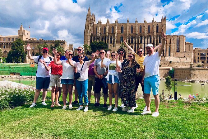 Palma de Mallorca Bike Tour with tapas - Tapas upgrade at Plaza España: what you gain