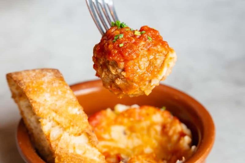 Palma de Mallorca: Gourmet Tapas and Wine Tour - Stop 1: Fervor Palma Restaurante & Bar sets the tone