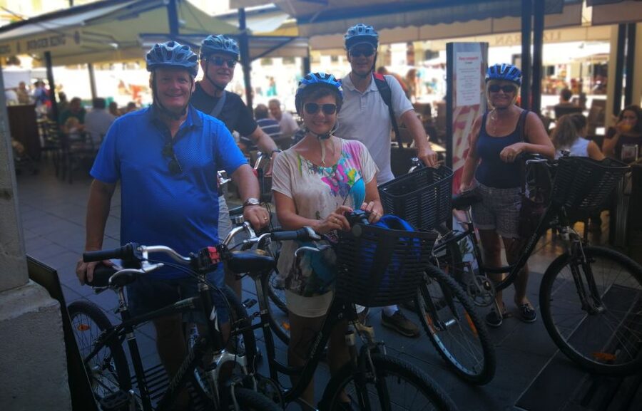 Palma de Mallorca: Guided Bicycle Tour with Tapas & a Drink - Parc de la Mar: a small pause with big atmosphere