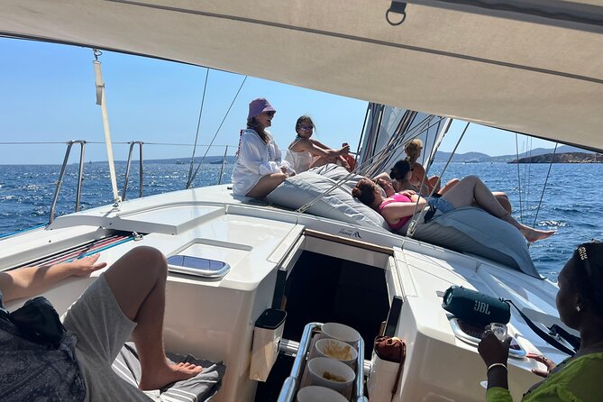 Palma de Mallorrca: Sailing tour with drinks, tapas & snorkeling. - Who this private sailing charter is best for
