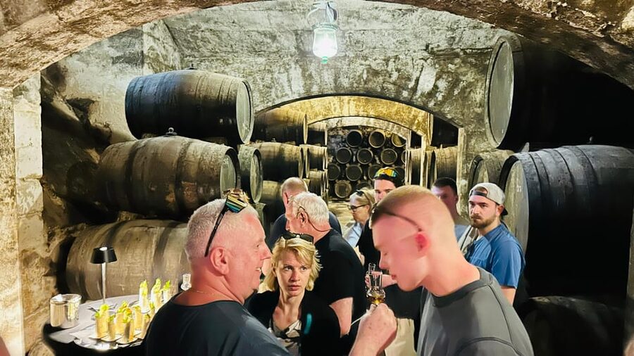 Palma: Distillery Tour with 3 Spirits and Tapas Tasting - Weather-proof and time-friendly planning