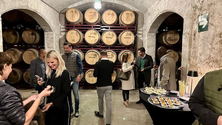 Palma: Distillery Tour with 6 Spirits and Tapas Tasting - What you actually taste: gin, rum, orange brandy, plus 15-, 25-, and 50-year brandies