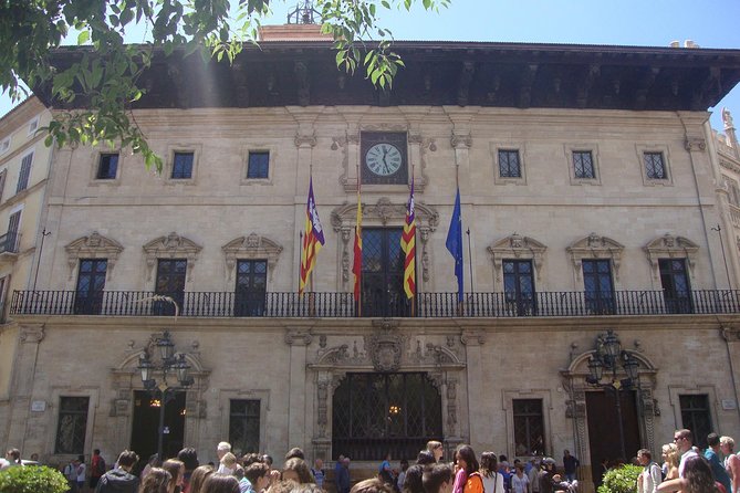Palma old town tour with Wine & Tapas Tastings - Should you book this Palma Old Town Wine & Tapas tour?