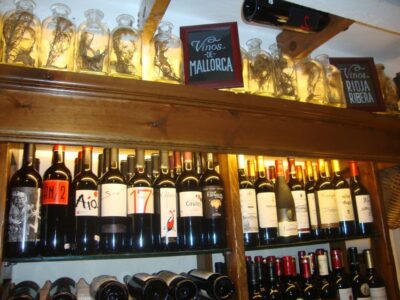 Palma Tour with Wine and Tapas Tasting - Starting at Plaça de la Reina: the perfect launch point