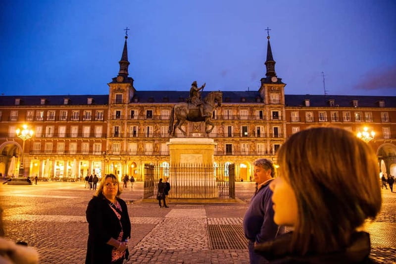 Personalised Traditional Madrid Night Tapas and Drinks Tour - Stop 1: your included bar experience at the start (no spirits)