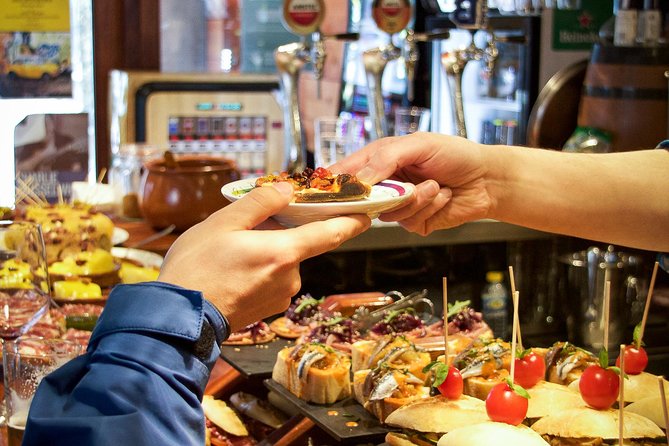Pintxo and Tapas tour with local Food Expert - Where the route starts: Guggenheim and the Bilbao backstory