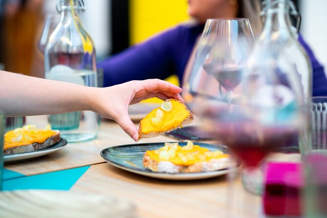 Plant-based Tapas and Wine Night Tour in Seville Spain - Stop 1: Setas de Sevilla and the First Vegan-Friendly Pairing