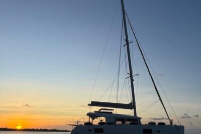 Polynesian atmosphere in Bora Bora Lagoon, Tapas and Cocktail - The Manava Catamaran Experience: Spacious, Comfortable, and Music-Forward