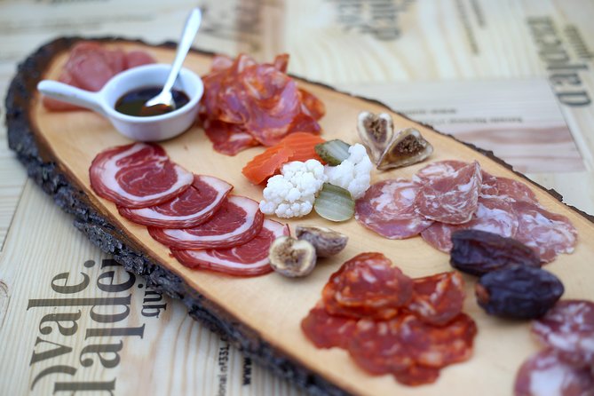 Premium Lisbon Port Wine and Tapas Tasting - Getting to the meeting point and settling in like you mean it