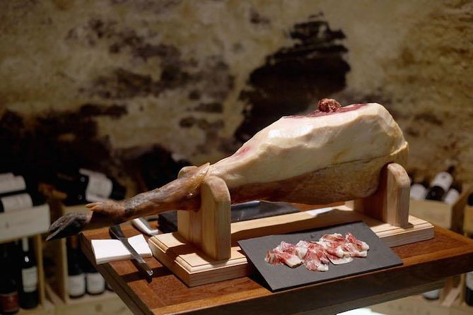 Premium Lisbon Wine and Tapas Tasting - Step-by-Step: From Olive Oil to Vinho Verde, Reds, and Port