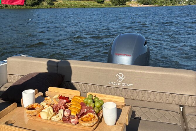 Private 6 Bridges Cruise with Tapas and Port Wine - Getting started at Marina do Freixo: what you’ll notice right away