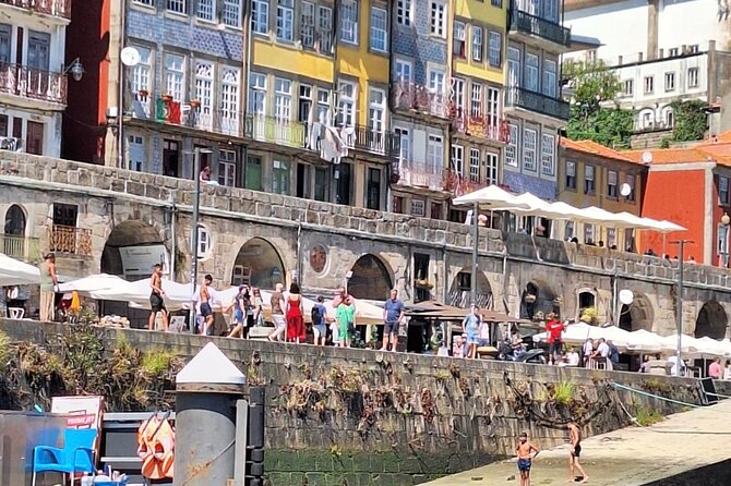 Private 6 Bridges Cruise with Tapas and Port Wine - How the hosts make it feel personal (and not scripted)