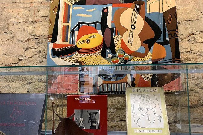 Private Barcelona Art and Tapas Walking Tour with Picasso Museum - The El Born tapas crawl: pintxos, Mediterranean bites, then meat dishes