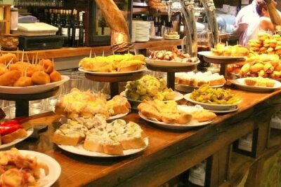 Private Barcelona Art and Tapas Walking Tour with Picasso Museum - Museu Picasso: what you can realistically get out of one hour