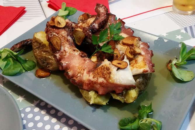 Private Food, Tapas & Wine Tour of Madrid with Customizable Menu All Included - Plaza Mayor: the quick square break that keeps your day on track