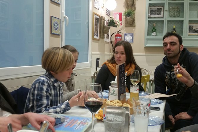 Private Food, Tapas & Wine Tour of Madrid with Customizable Menu All Included - Wine, vermut, and beer: how the drinks fit the meal
