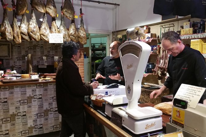 Private Food, Tapas & Wine Tour of Madrid with Customizable Menu All Included - Meeting at your hotel and moving around without the hassle